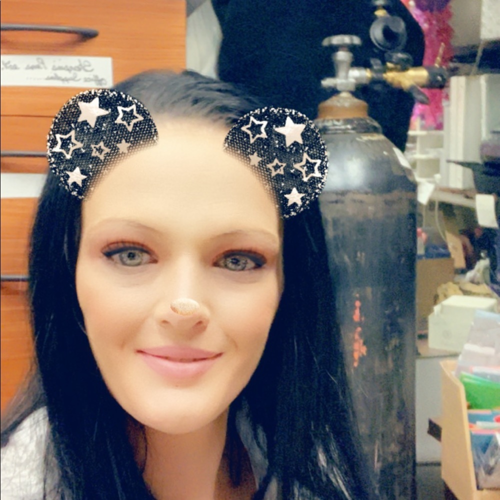 Meet your Posher, Laura